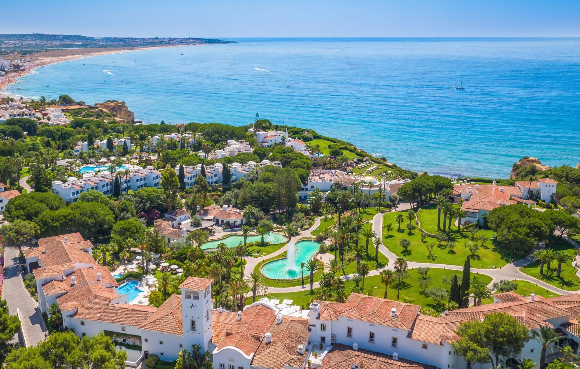 วีลา วีตา ปาร์ก รีสอร์ต แอนด์ สปา Hotel อาร์มาซอง เด เปรา ภายนอก รูปภาพ Aerial view of Quinta do Lago